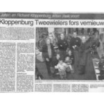 Opening 1 maart 2002
Symbolisch nemen Richard en Johan de sleutel van de nieuwe winkel van hun vader in ontvangst